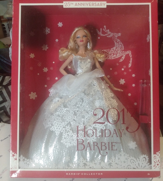 25th Anniversary 2013 Holiday Barbie - Picture 11 of 12